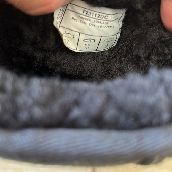 UGG Black Classic Short Size 7 - Picture 8 of 10